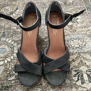 Toms Wedge Sandals :: Size &.5